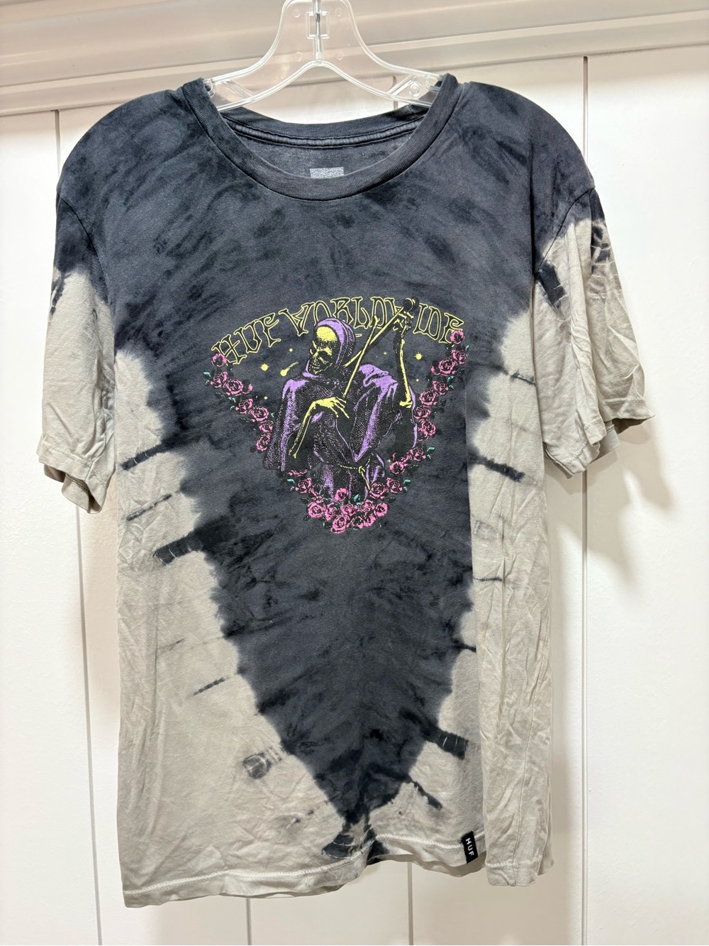 HUF Prayers tie-dye t-shirt Skateboarding Size Small *flaw Sm Hole